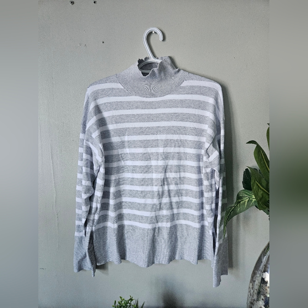 Aritzia Gray and White Striped Turtleneck Sweater